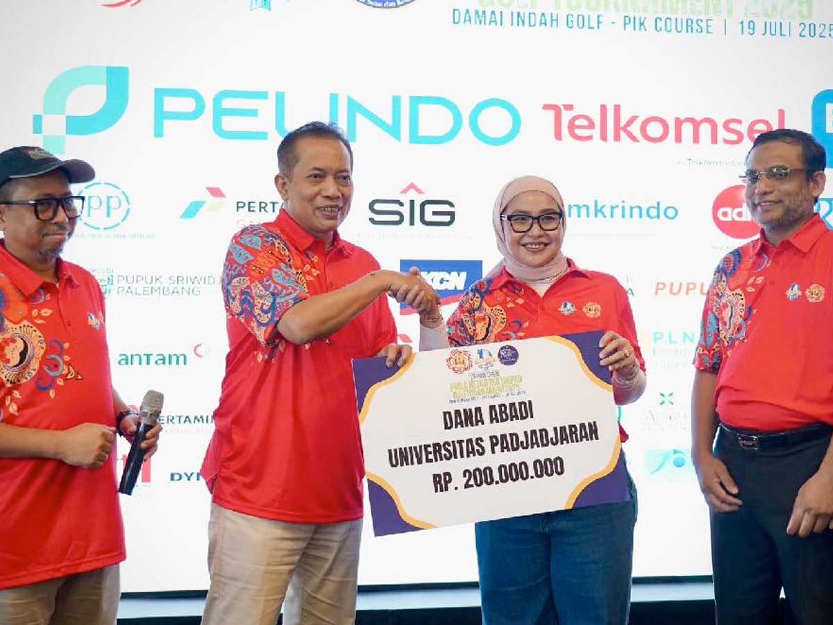 Turnamen Golf IKA Unpad Donasi Rp 200 Juta untuk Dana Abadi Unpad